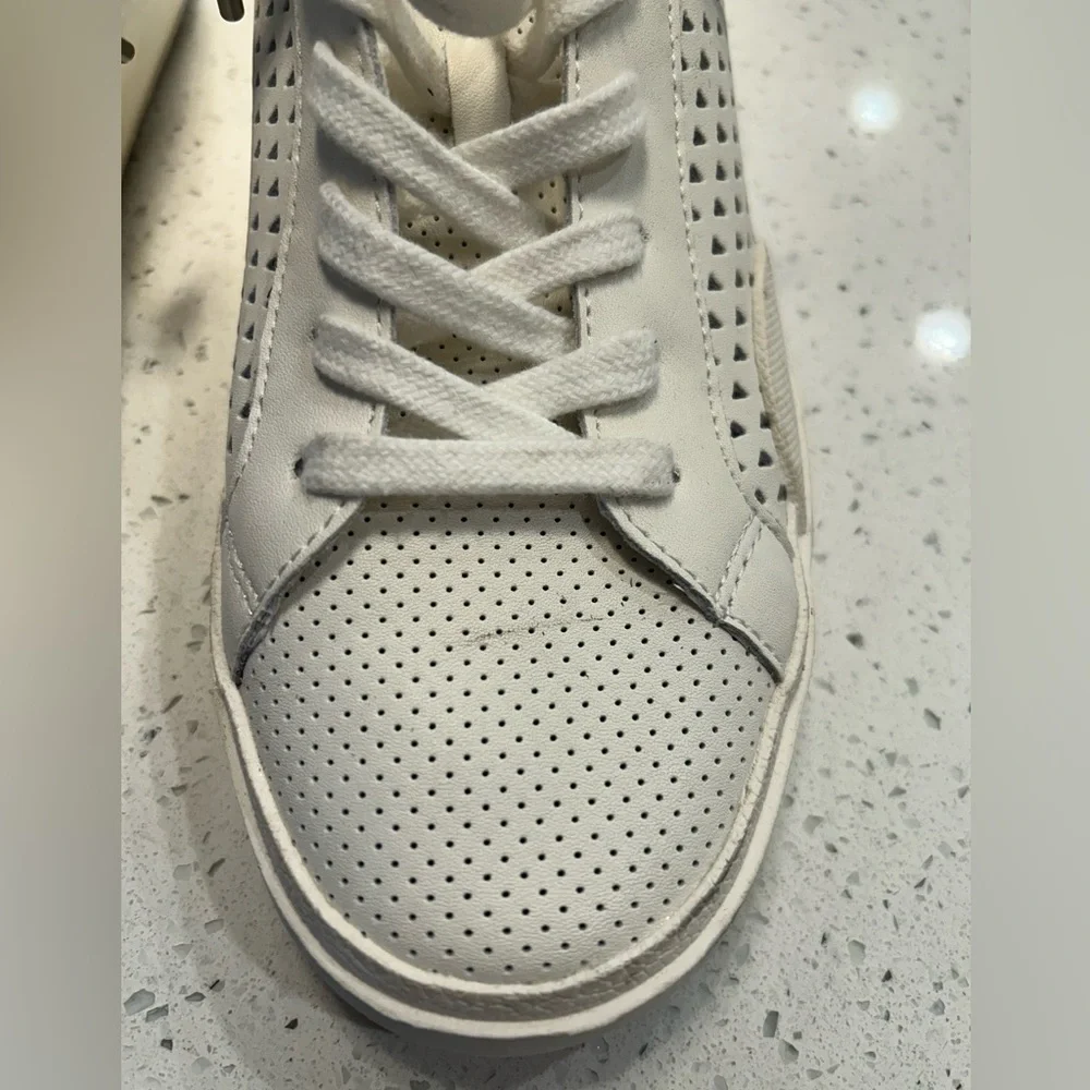 Dolce Vita Women's Zina Perf Sneaker